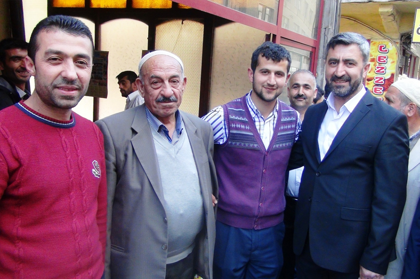 Karakaya Bitlis esnafını ziyaret ederek destek istedi